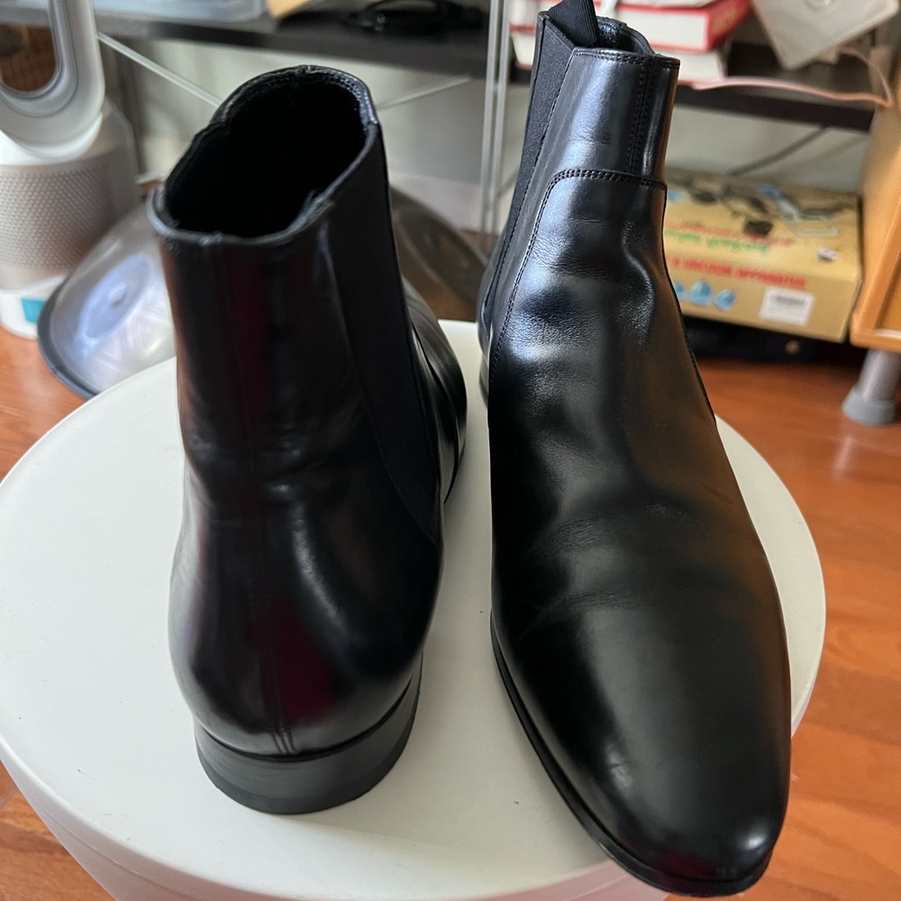 ISL SAINT LAURENT PARIS PRE OWNED SZ40 black leather booties flat very good